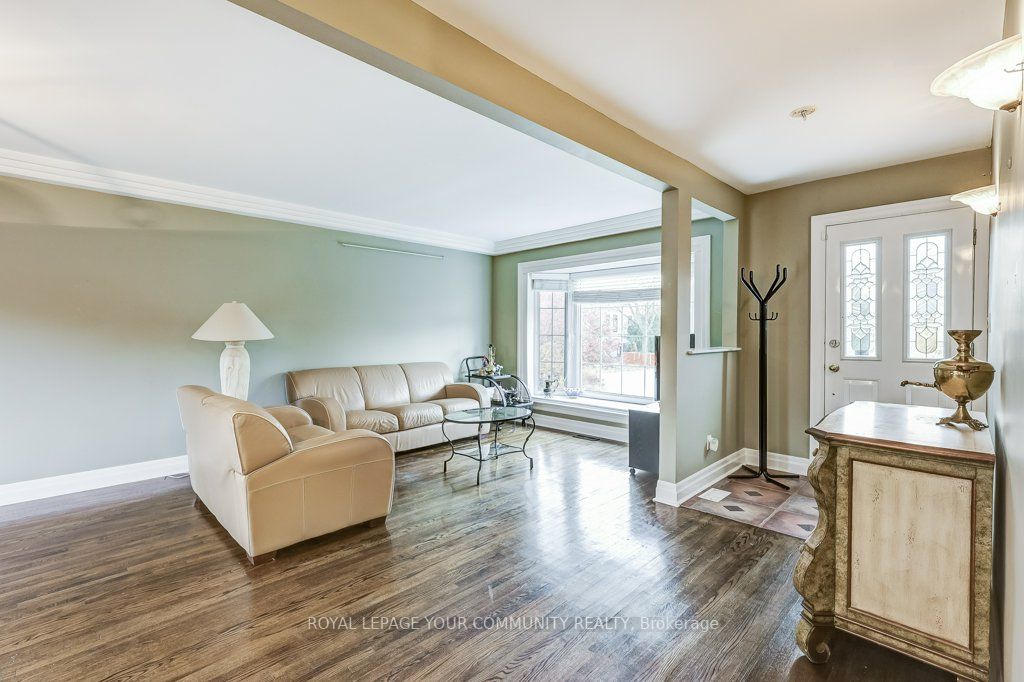 374 Horsham Ave