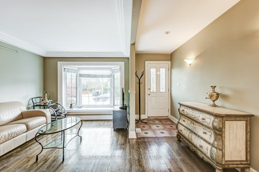 374 Horsham Ave