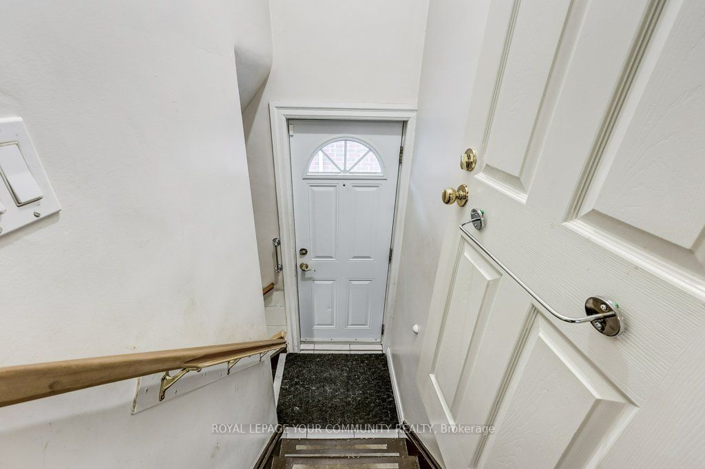 374 Horsham Ave