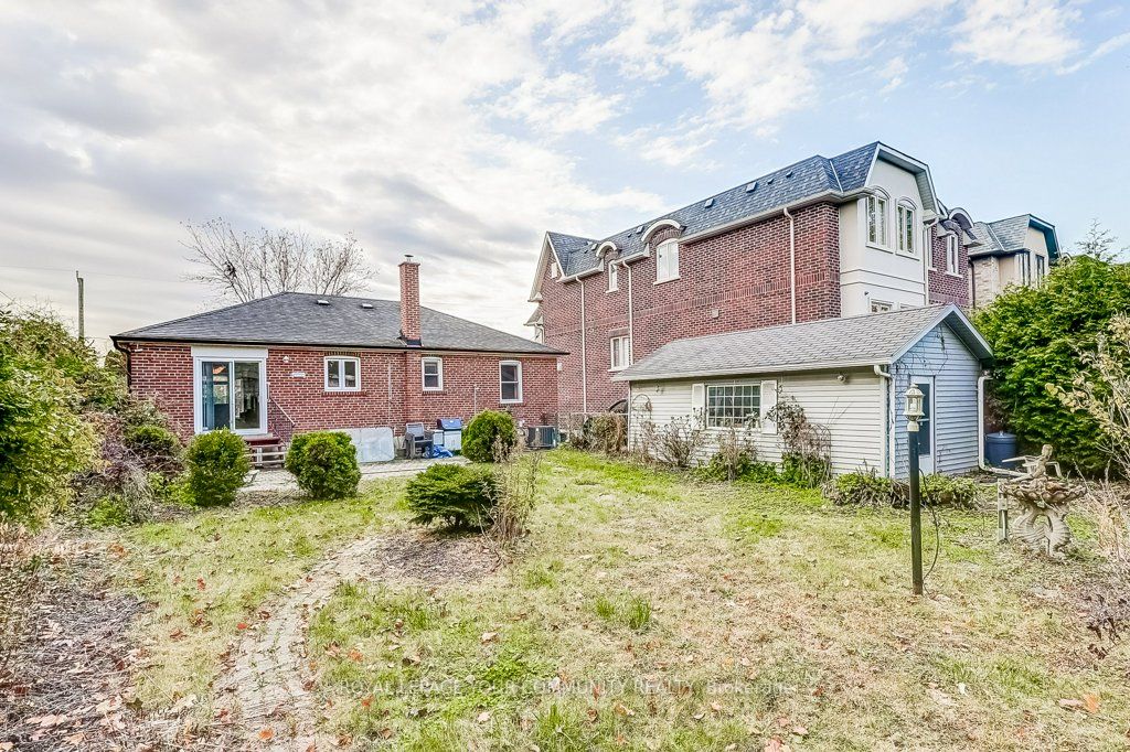 374 Horsham Ave