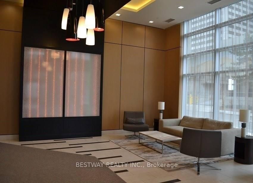 58 Orchard View Blvd, #706