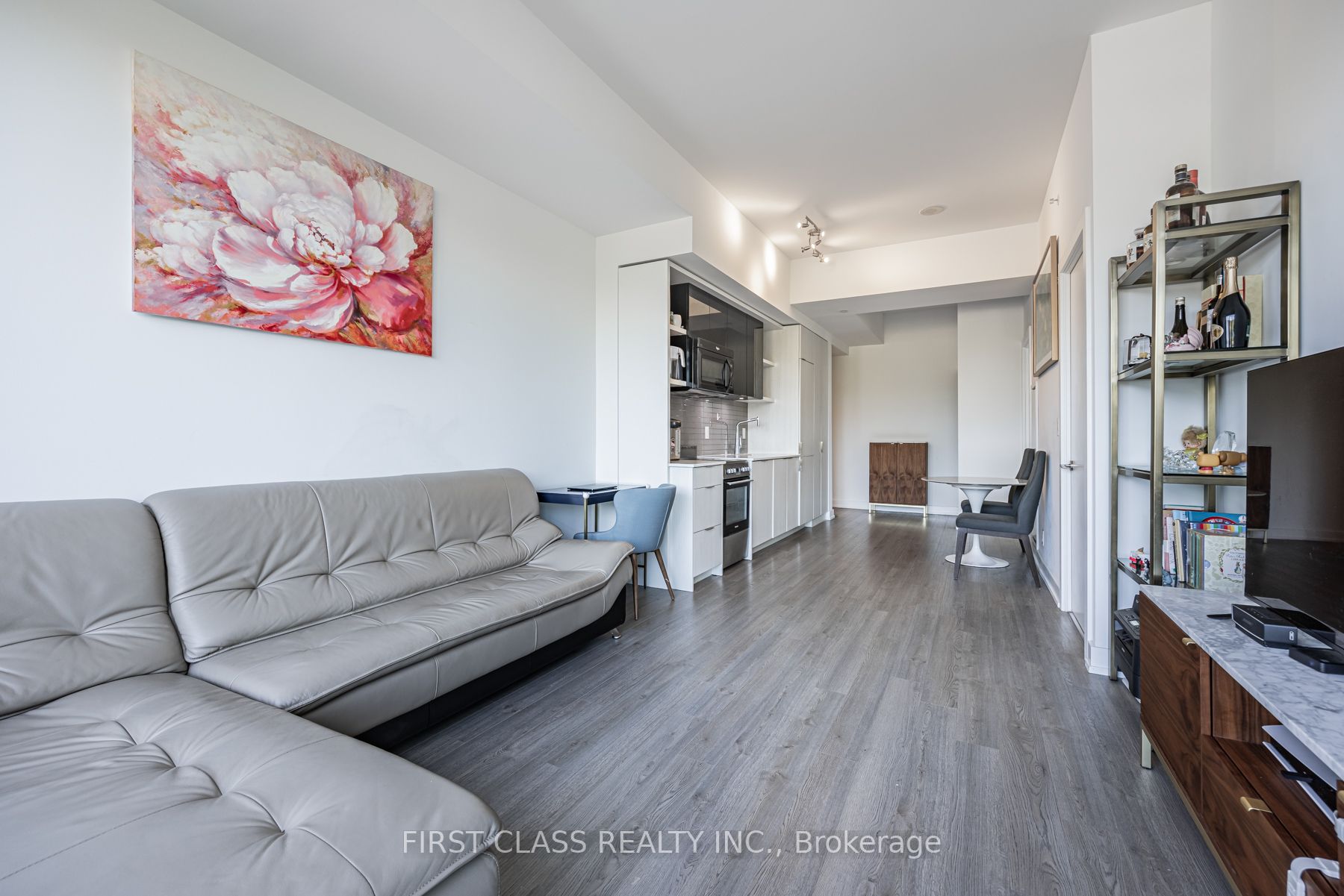 6 Parkwood Ave, #501