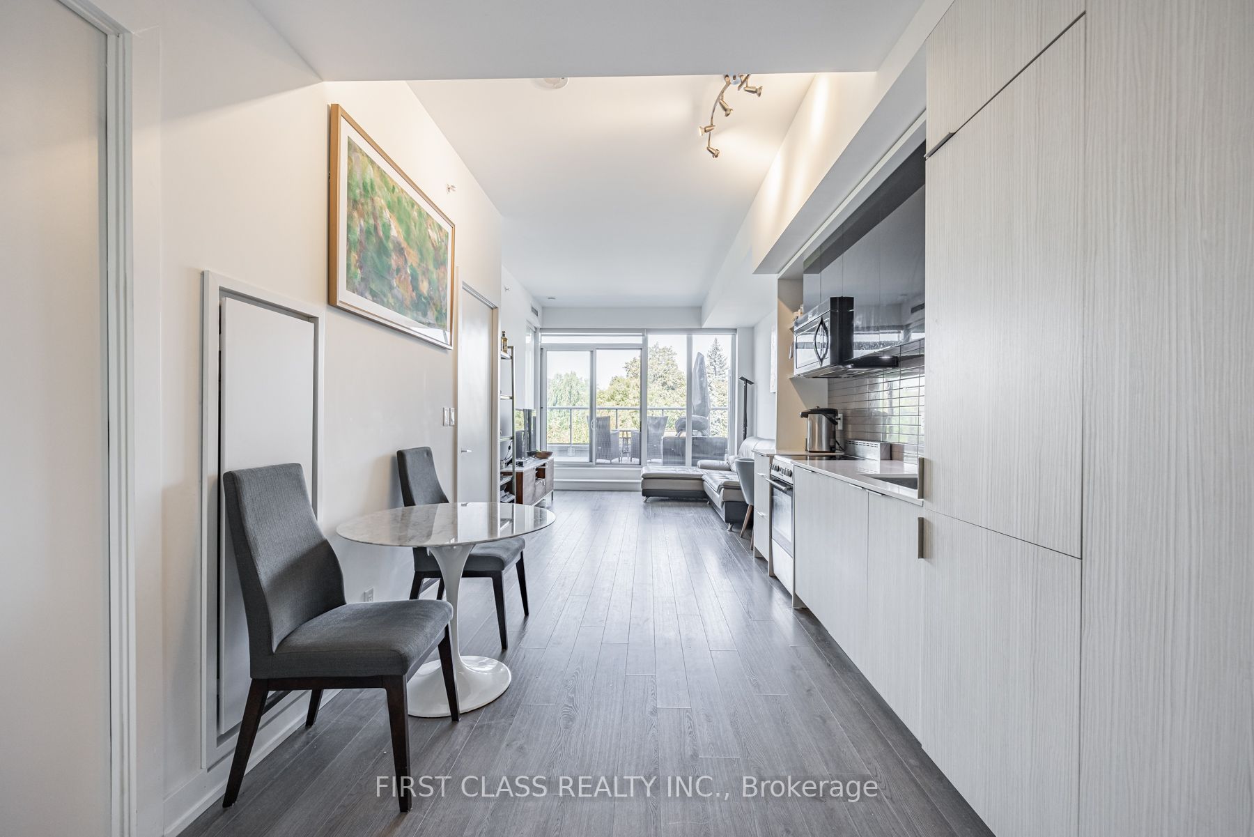6 Parkwood Ave, #501