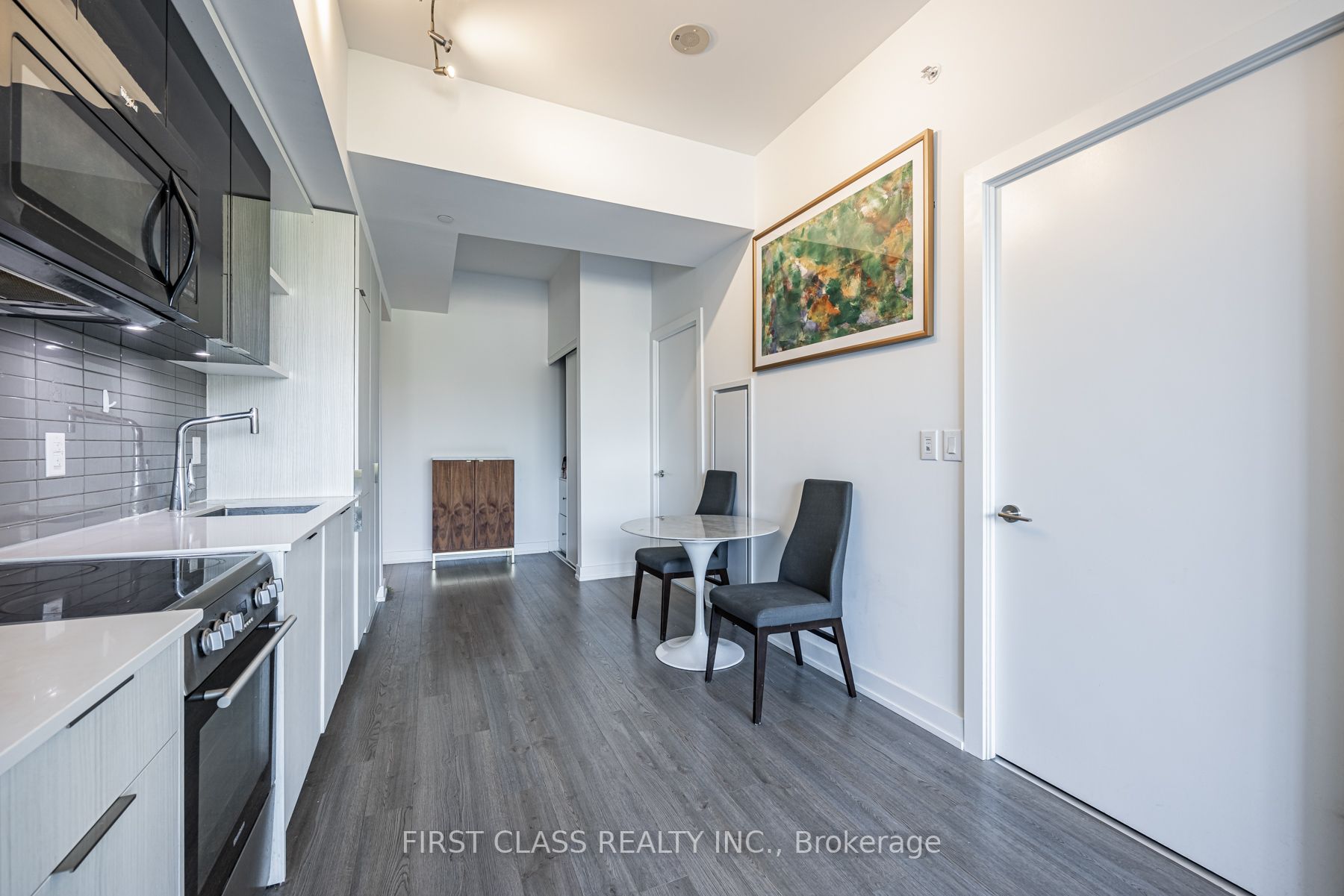 6 Parkwood Ave, #501