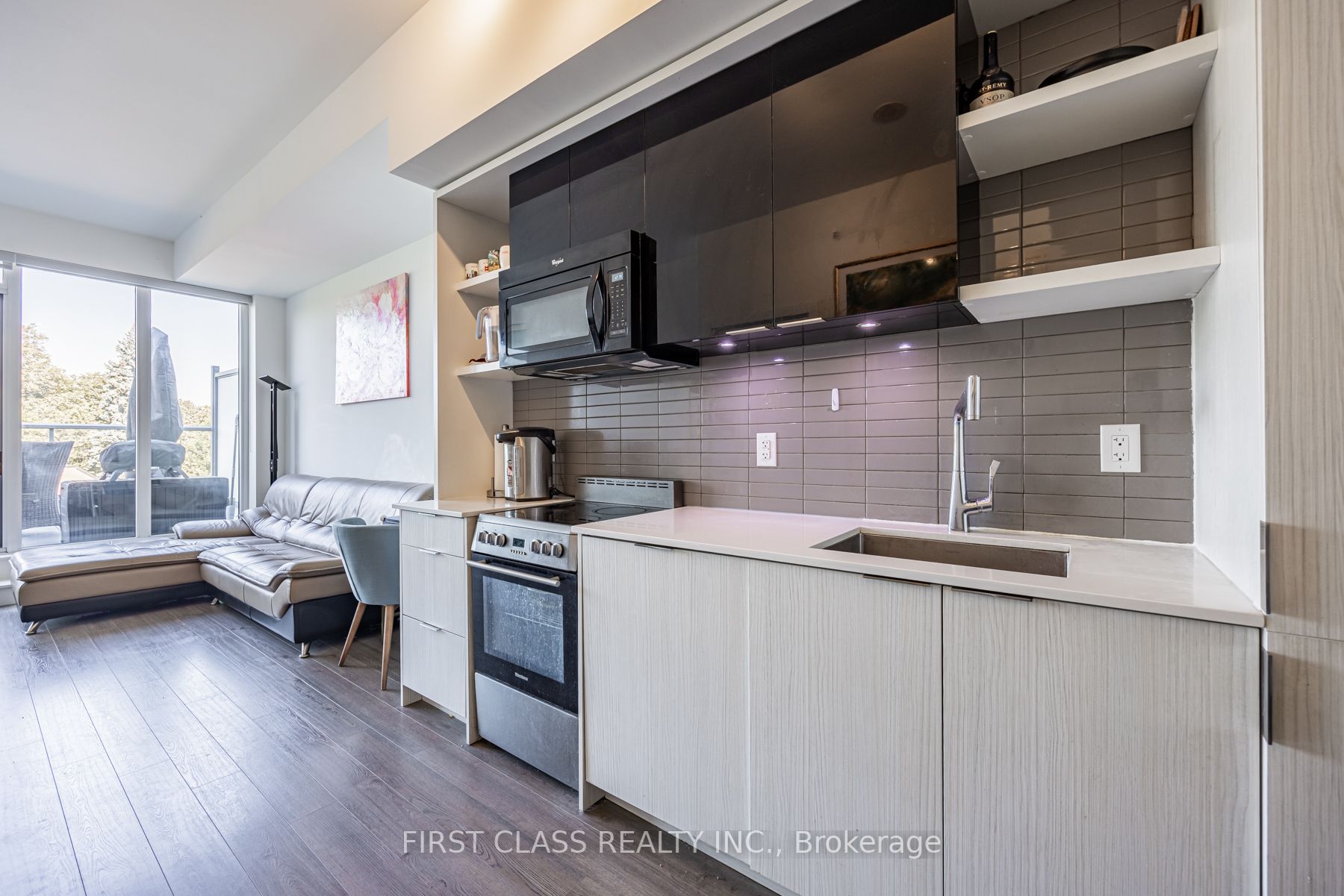 6 Parkwood Ave, #501