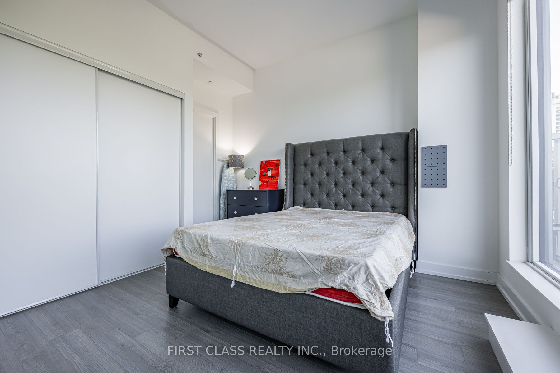 6 Parkwood Ave, #501
