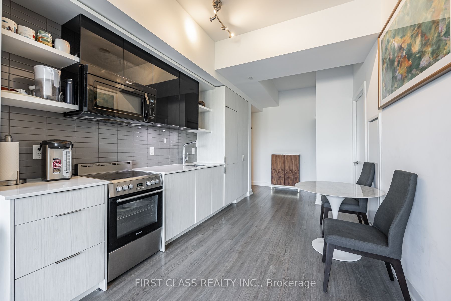 6 Parkwood Ave, #501