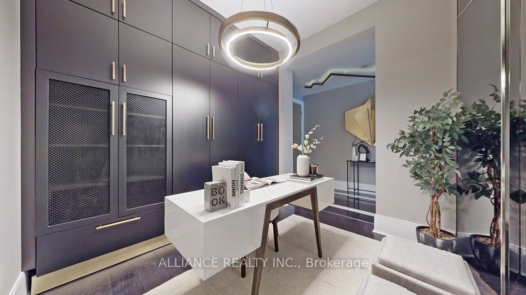 29 Queens Quay E, #813
