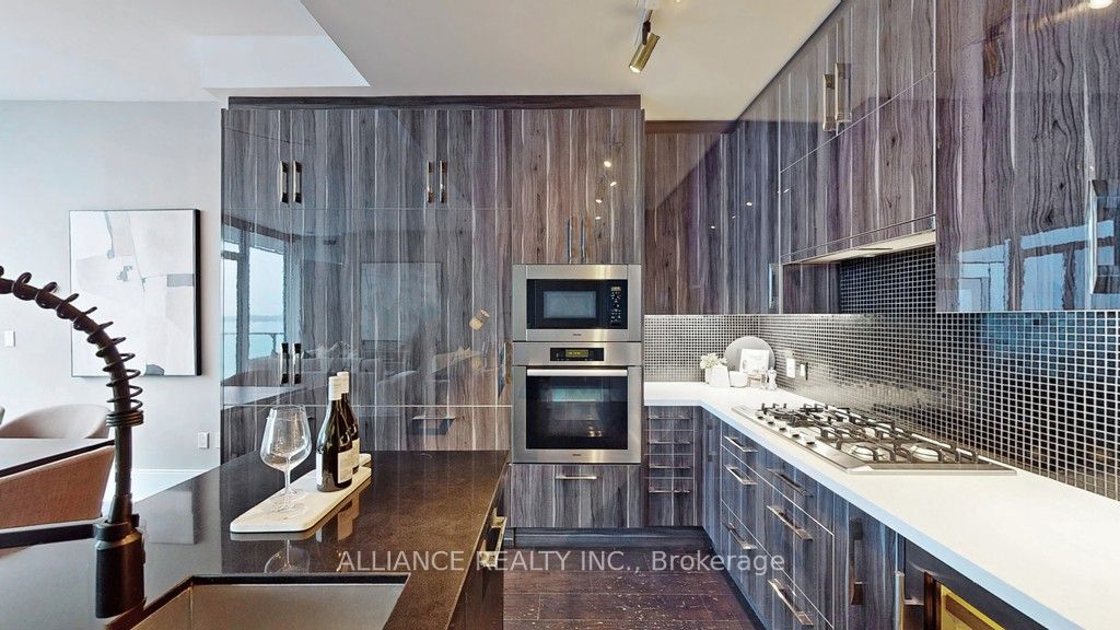 29 Queens Quay E, #813