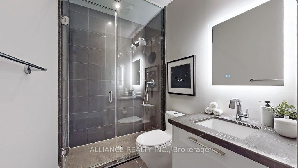 29 Queens Quay E, #813