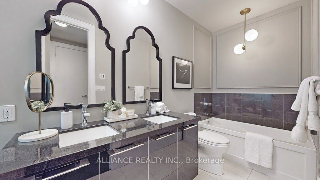 29 Queens Quay E, #813