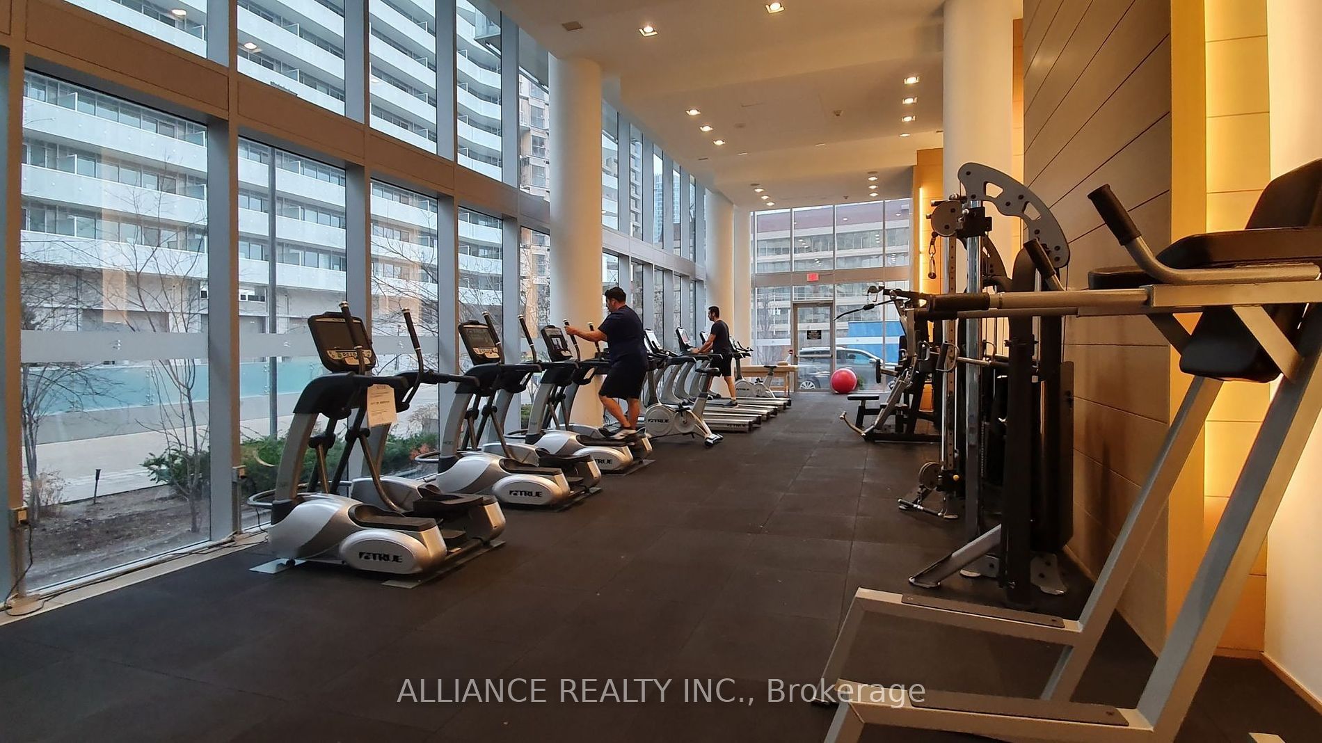 29 Queens Quay E, #813