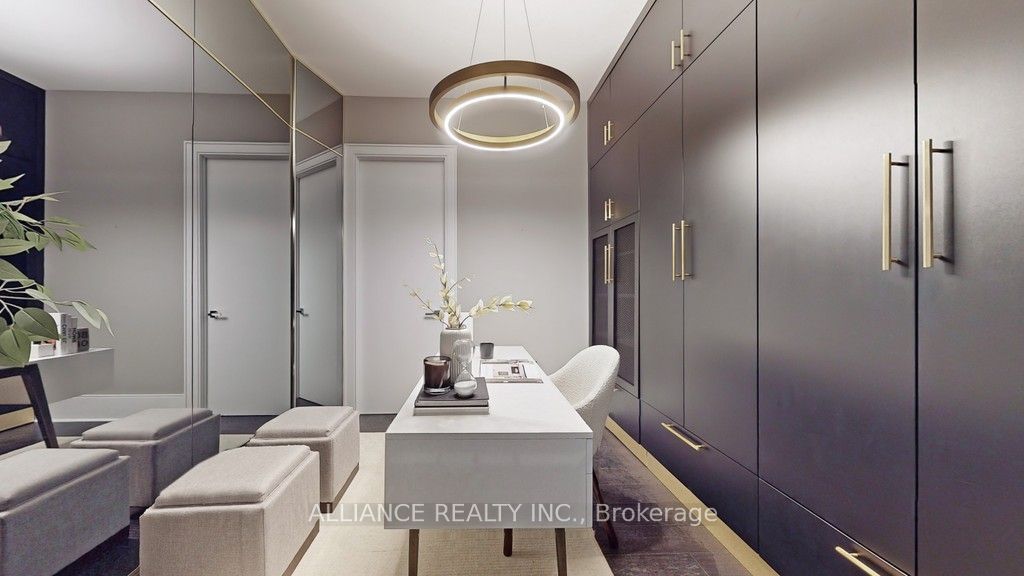 29 Queens Quay E, #813
