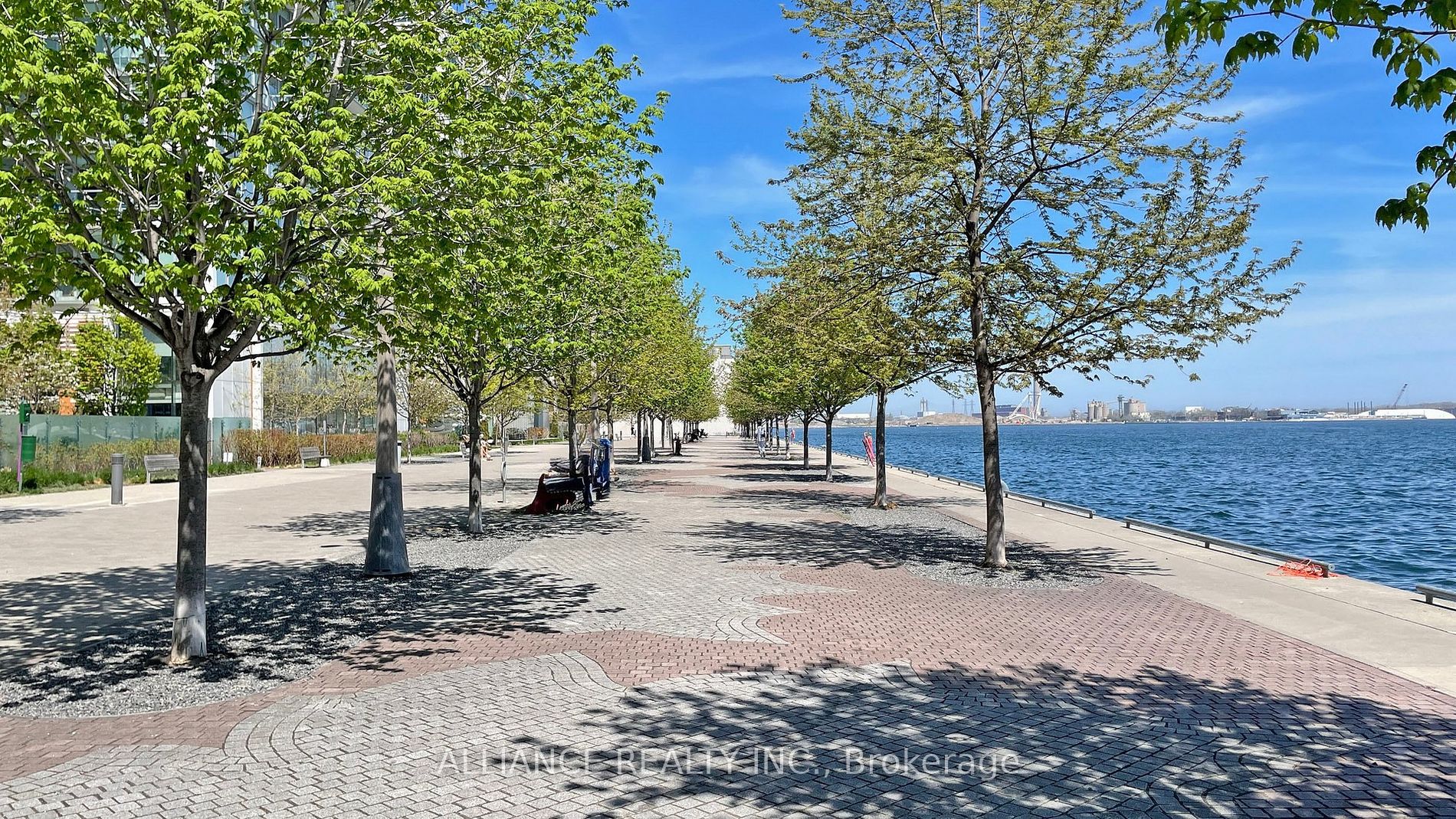 29 Queens Quay E, #813