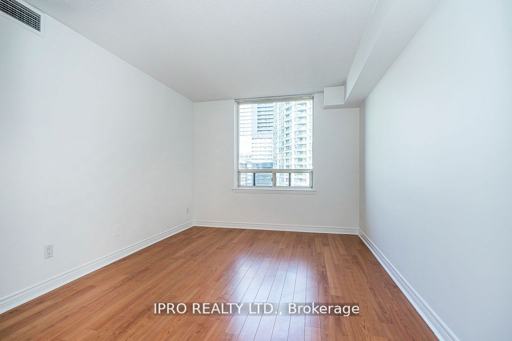 633 Bay St, #2403