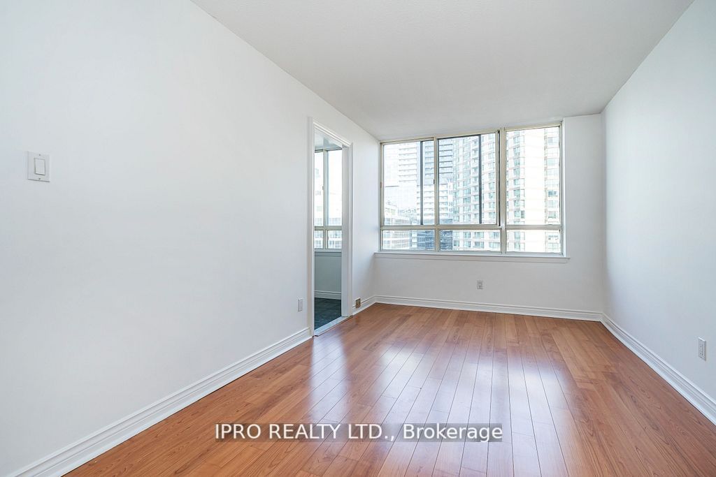 633 Bay St, #2403