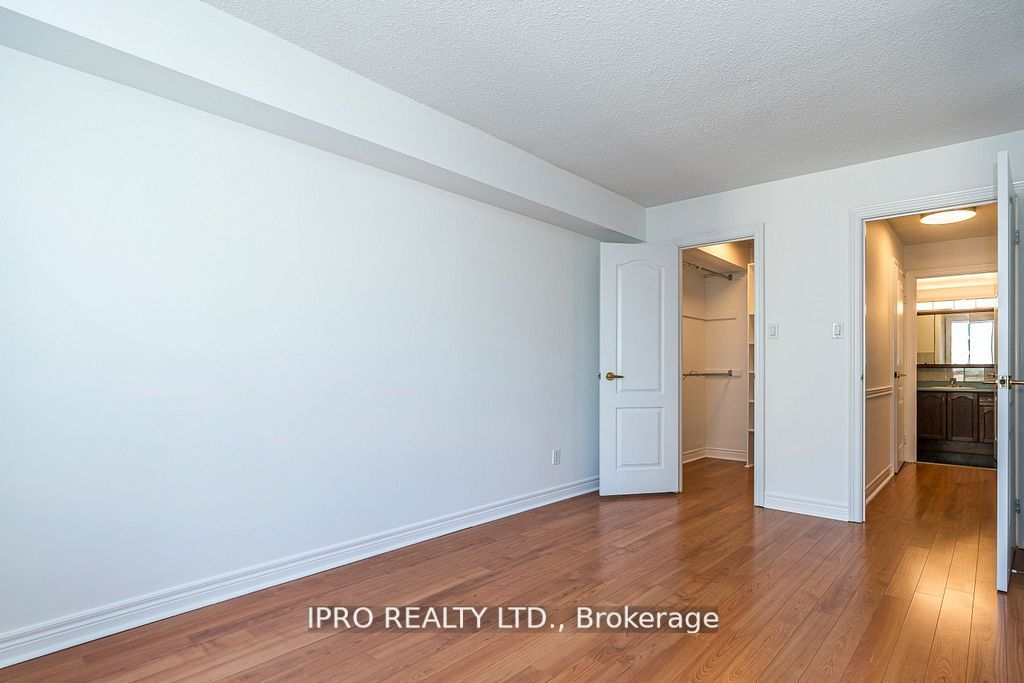 633 Bay St, #2403