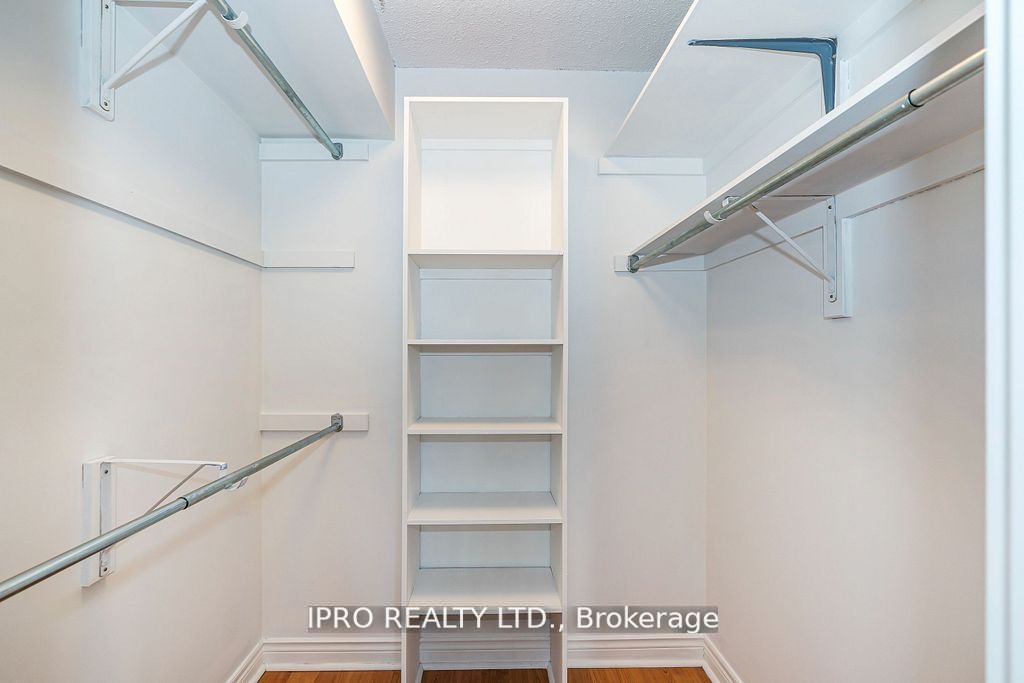 633 Bay St, #2403