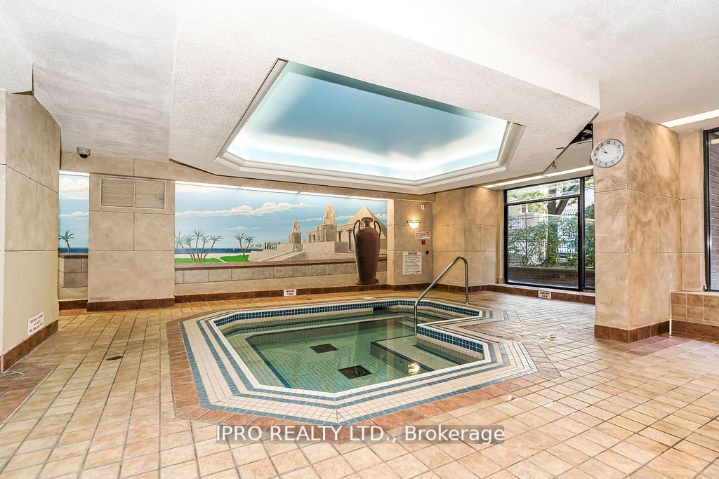 633 Bay St, #2403