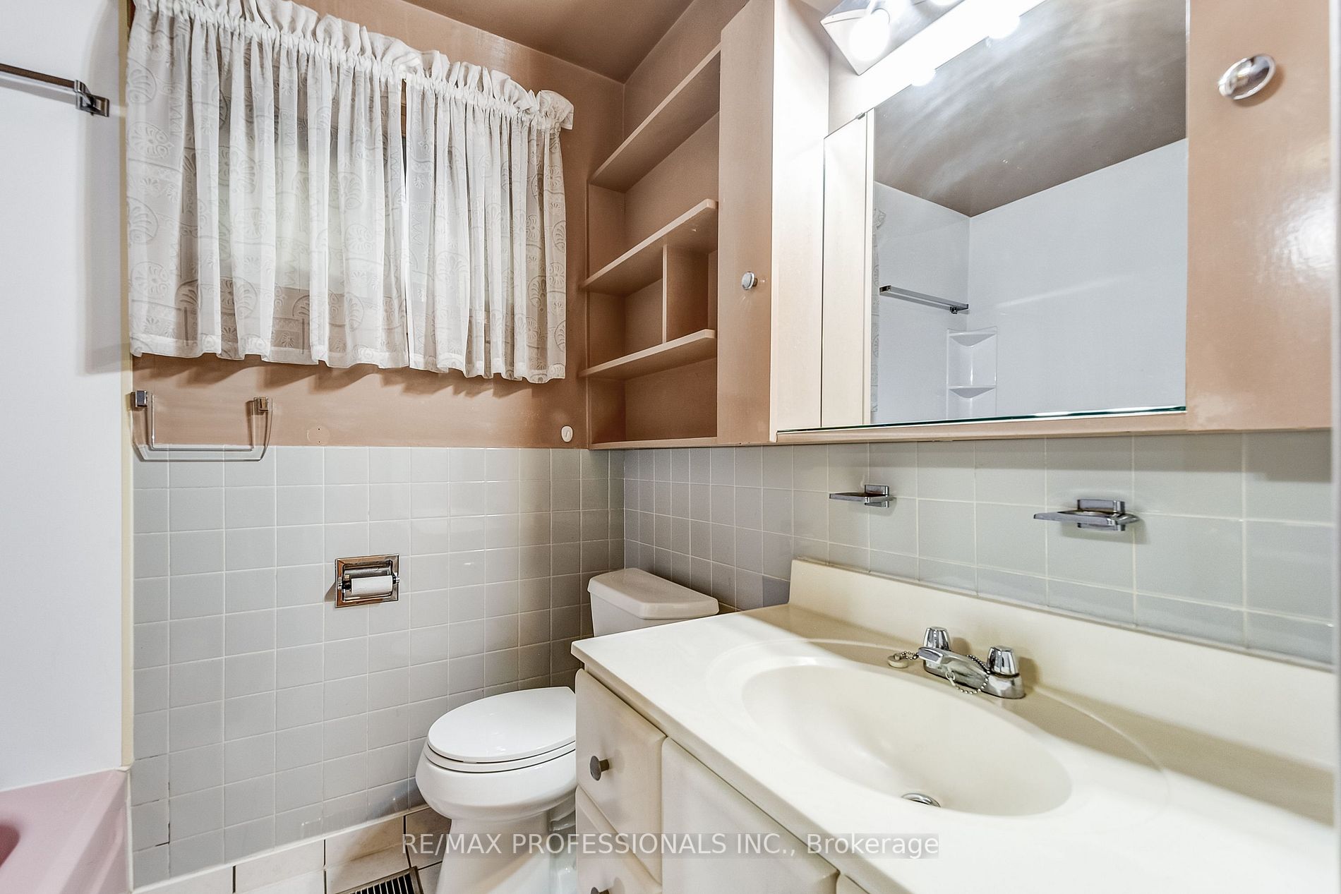 14 Dukinfield Cres