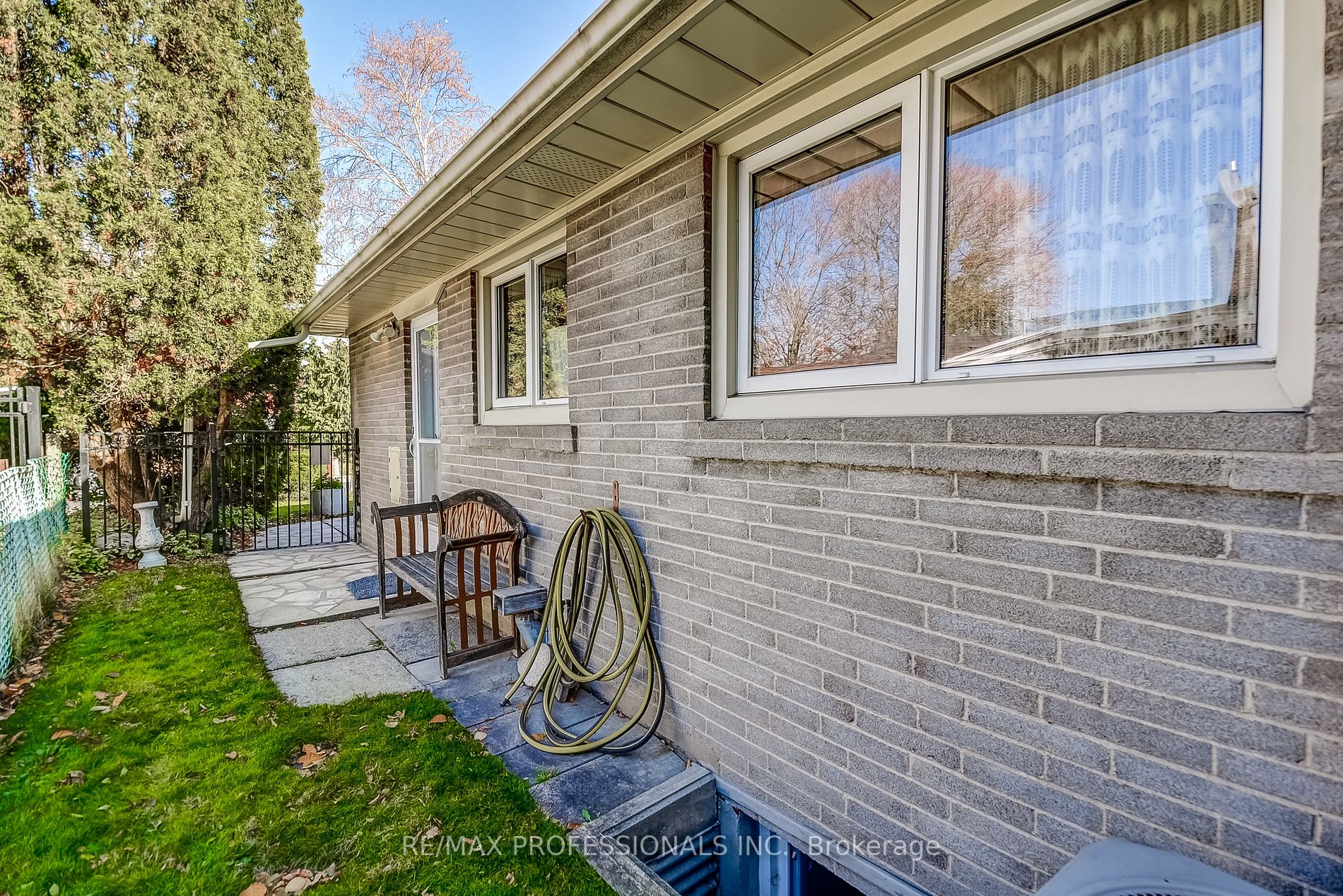 14 Dukinfield Cres