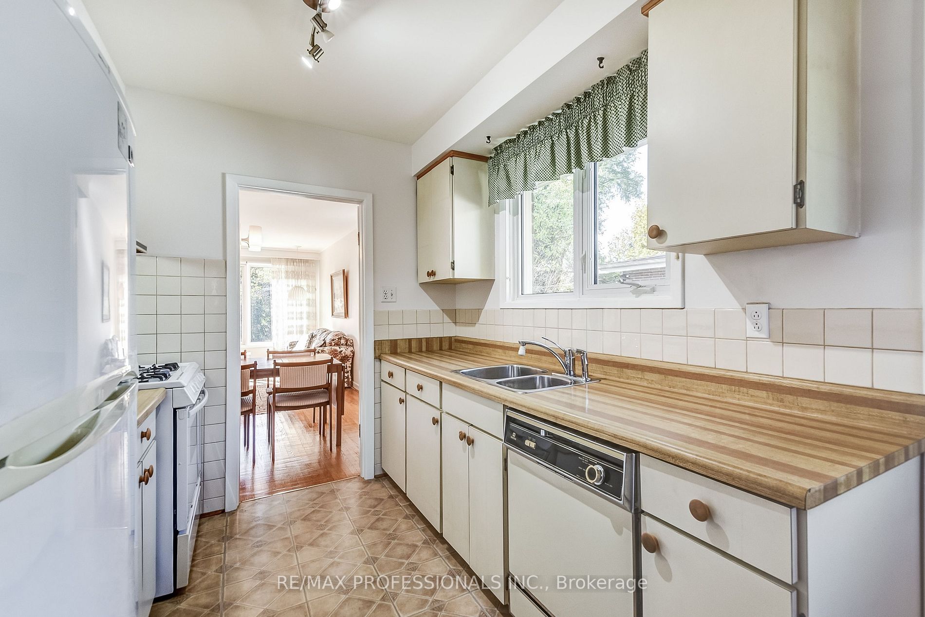 14 Dukinfield Cres