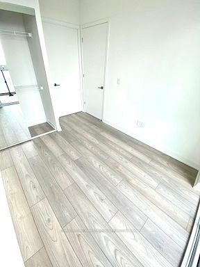 8 Tippett Rd, #1017