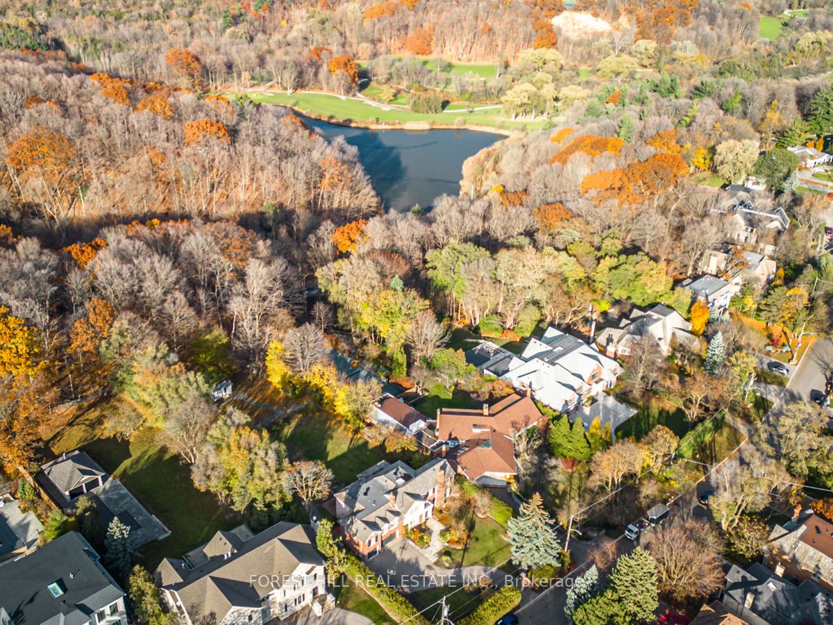 168 Sandringham Dr