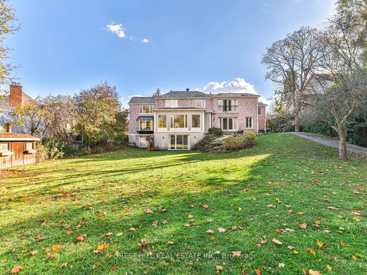 168 Sandringham Dr