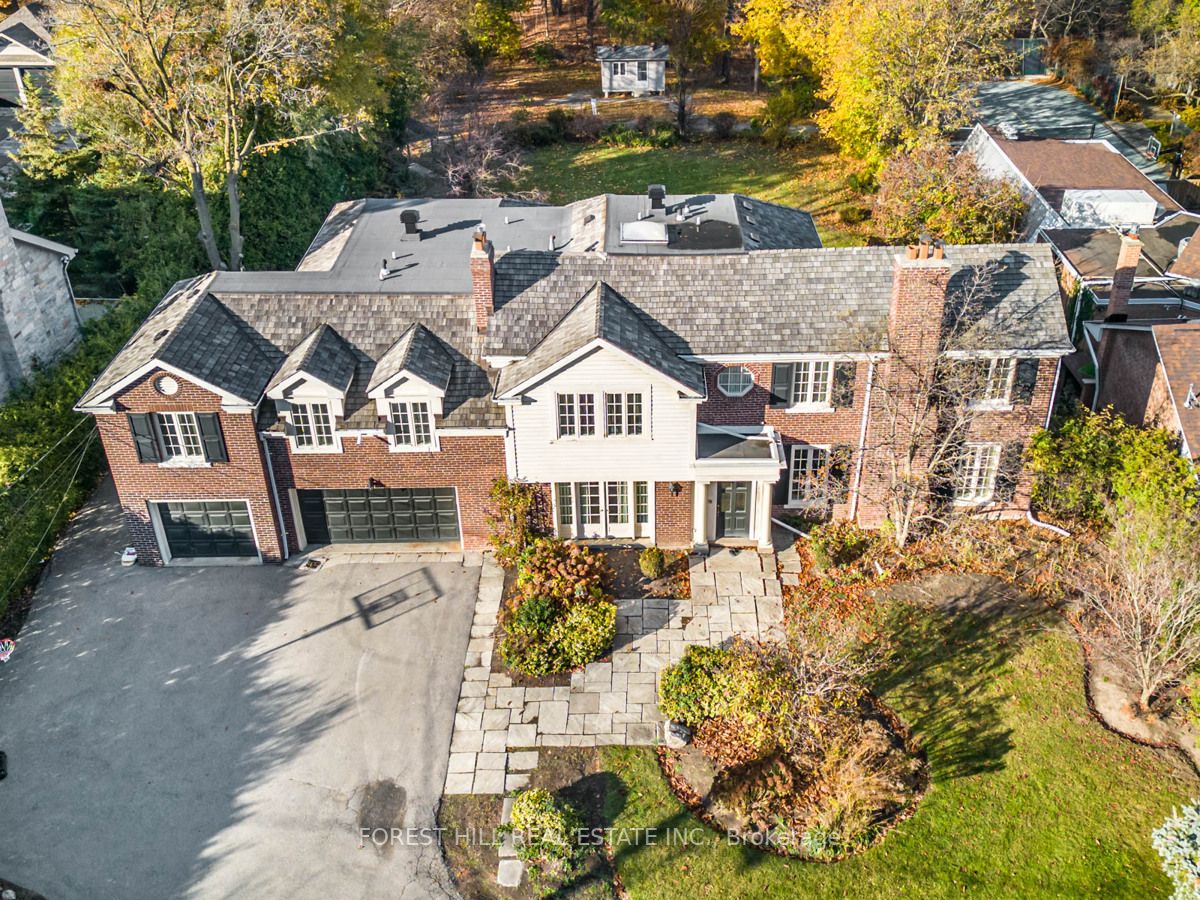 168 Sandringham Dr