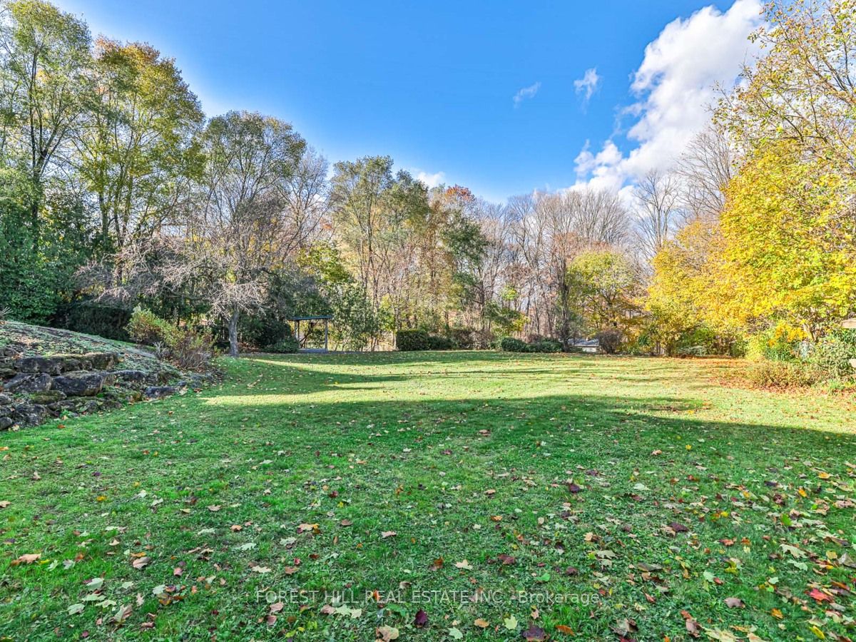 168 Sandringham Dr