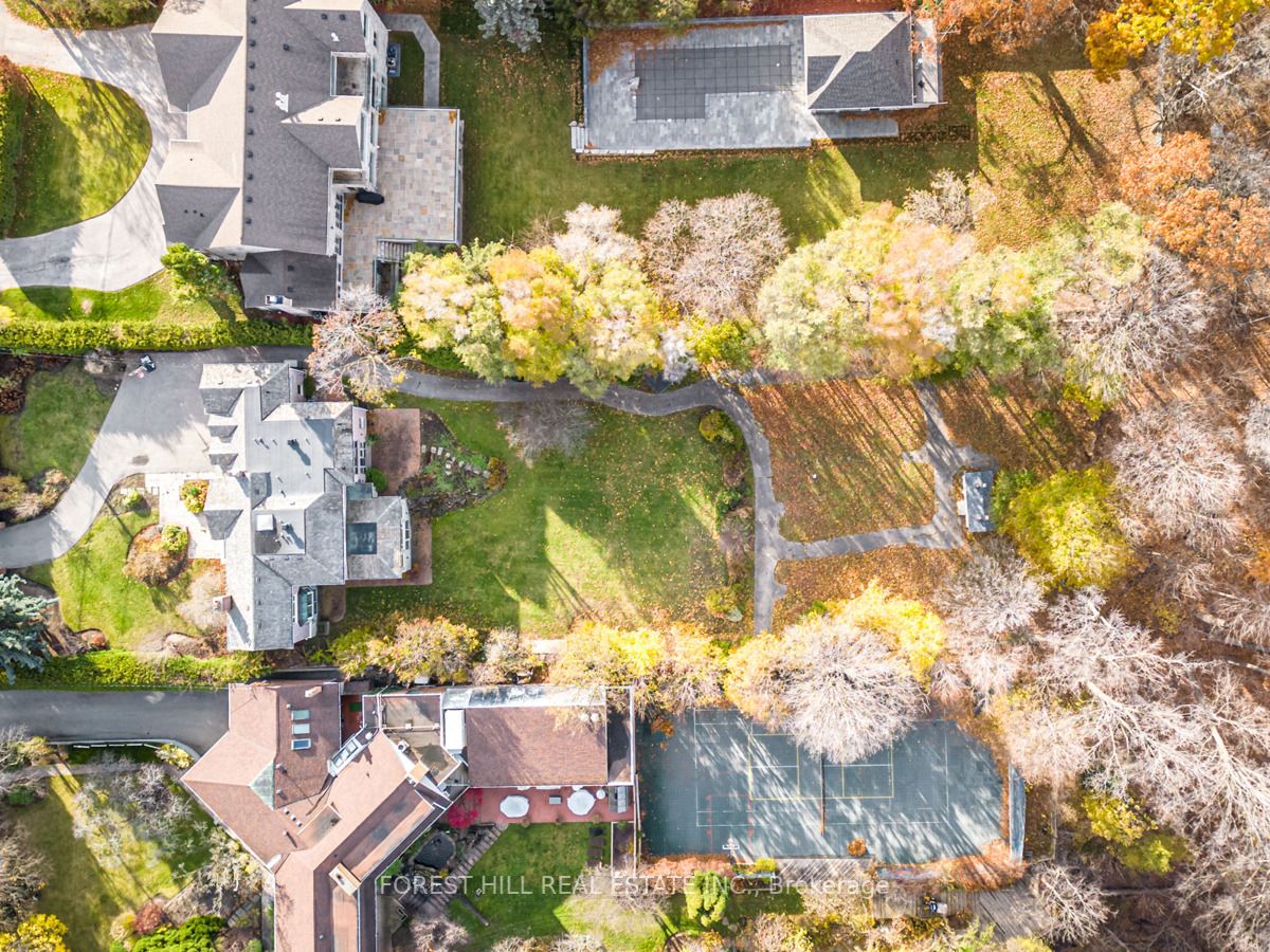 168 Sandringham Dr