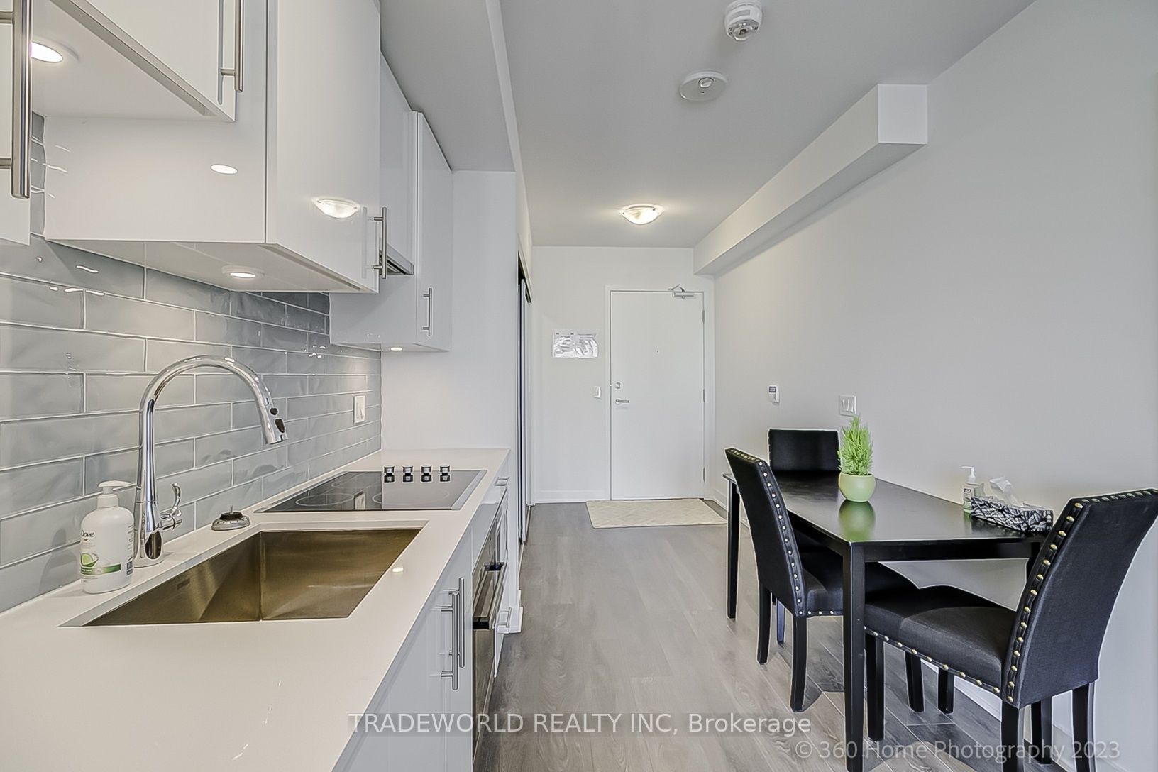 99 Broadway Ave, #2101