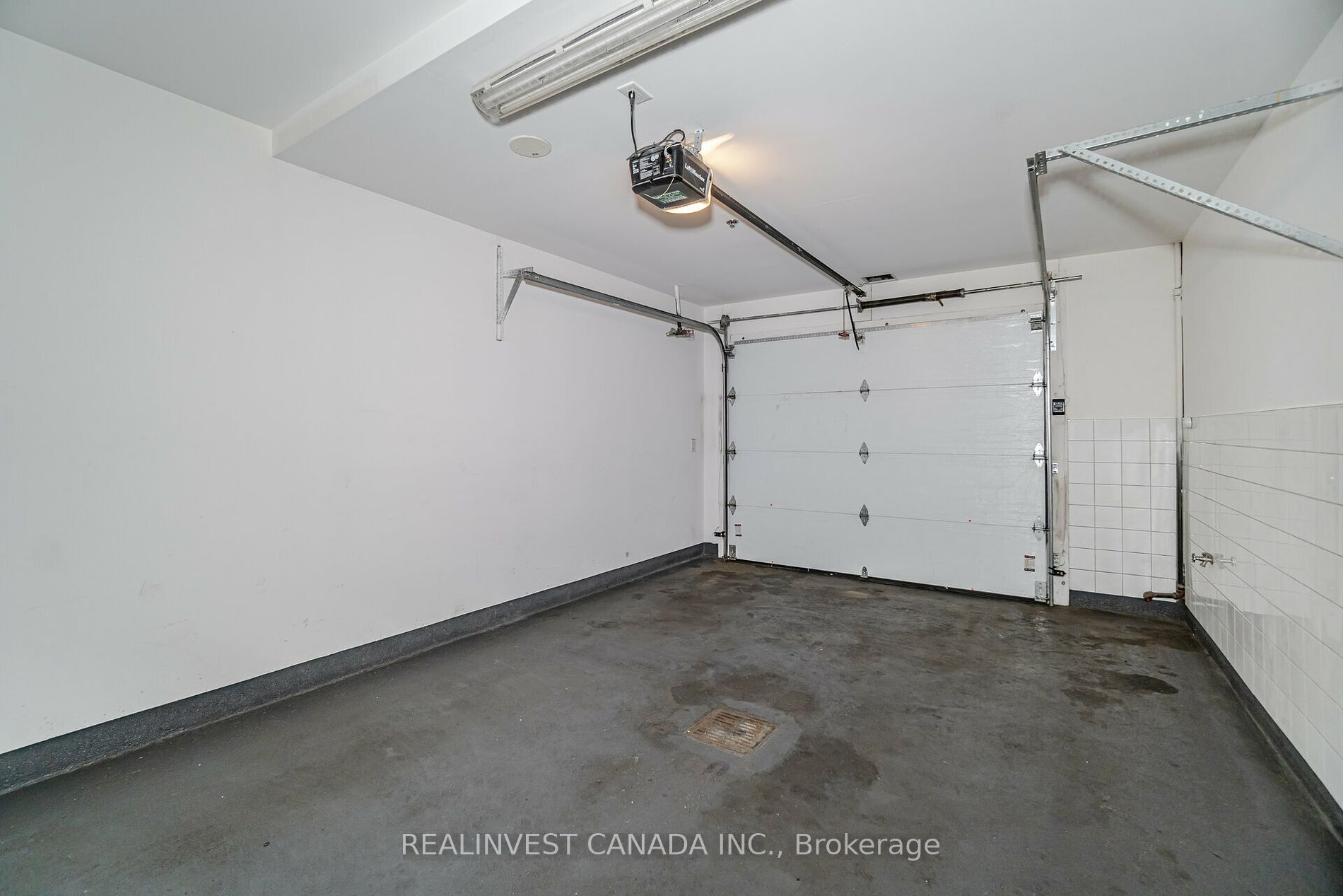 1086 Bay St, #16