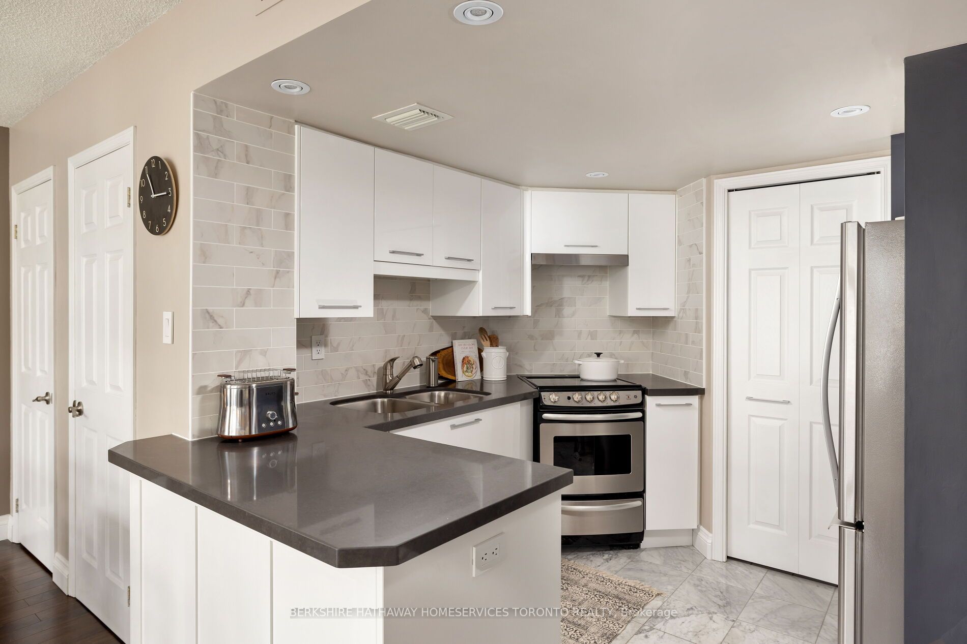 7 Broadway Ave, #503