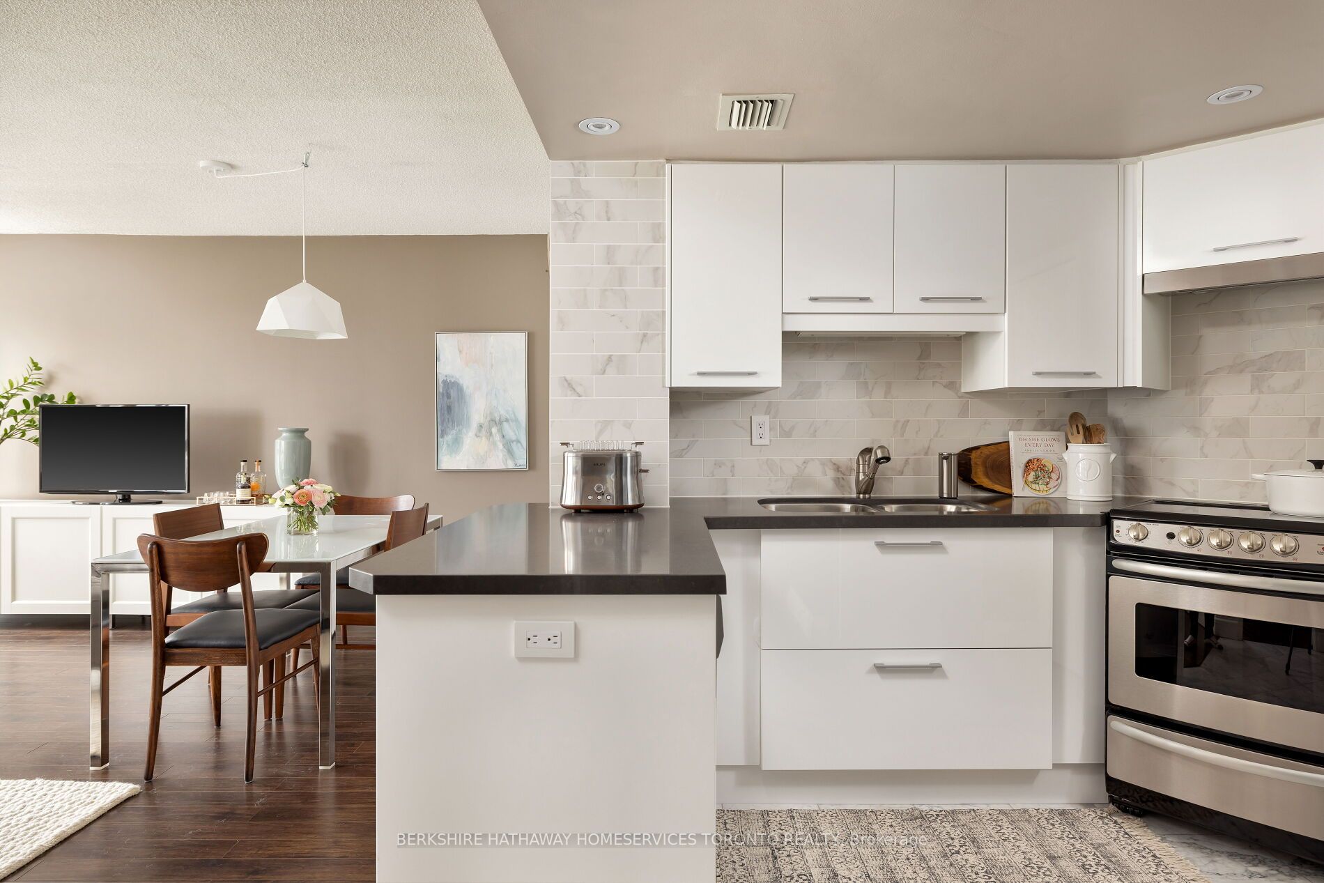 7 Broadway Ave, #503