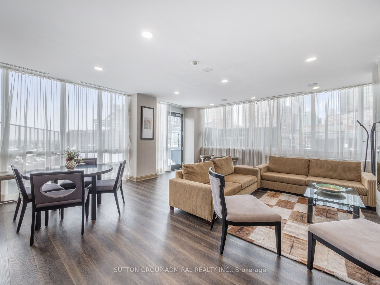825 Church St, #301