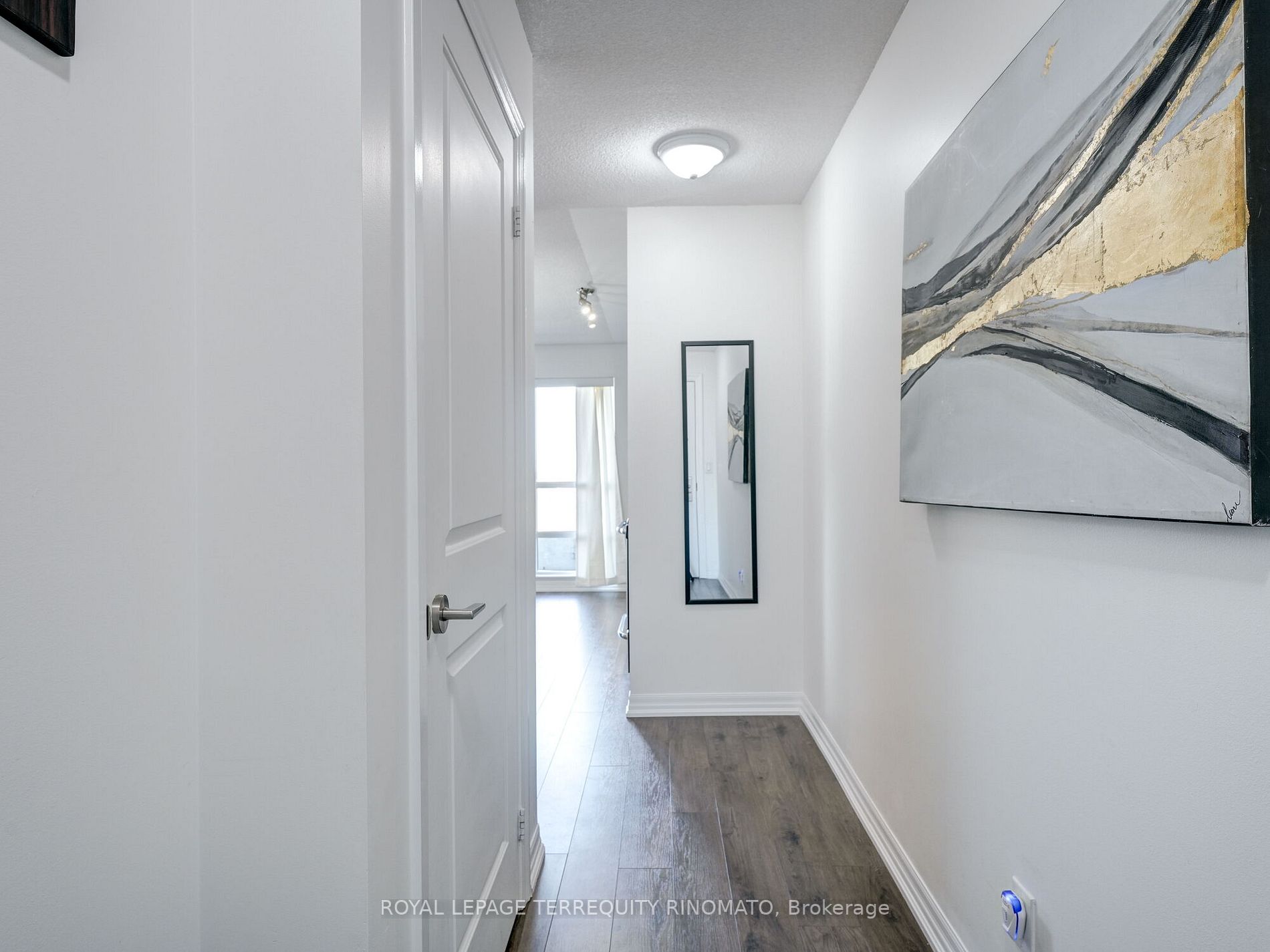 Undisclosed Address, #905