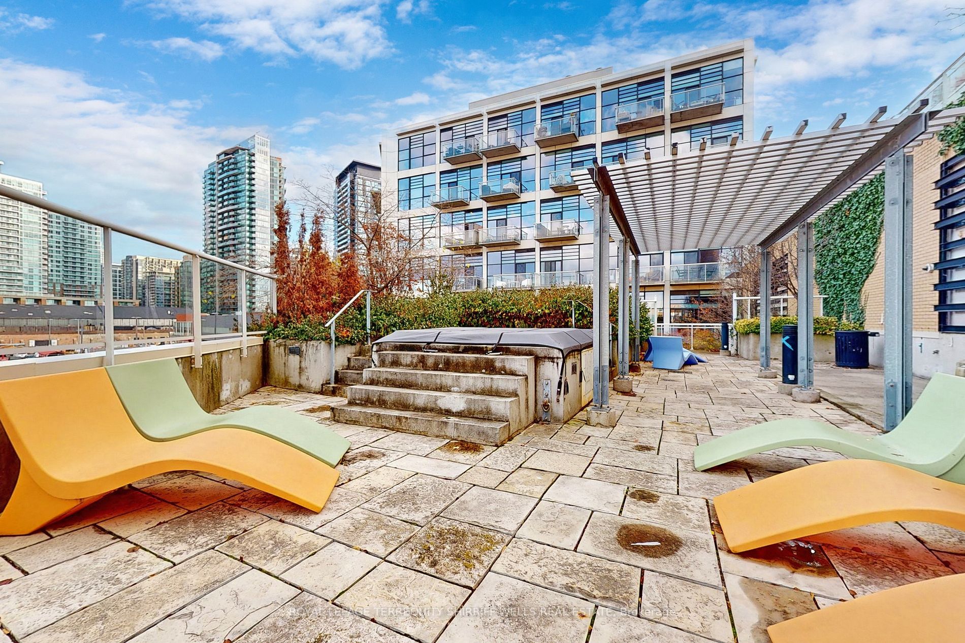 43 Hanna Ave, #125