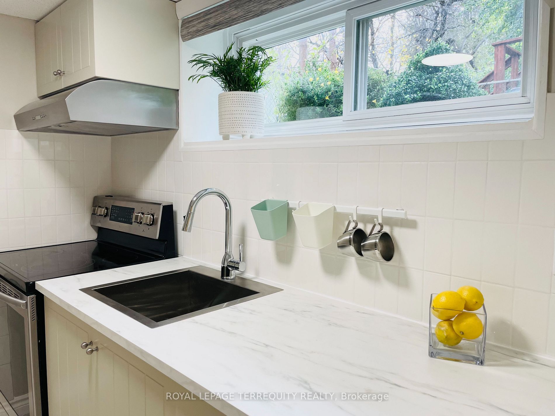 51 Garthdale Crt, #Lower