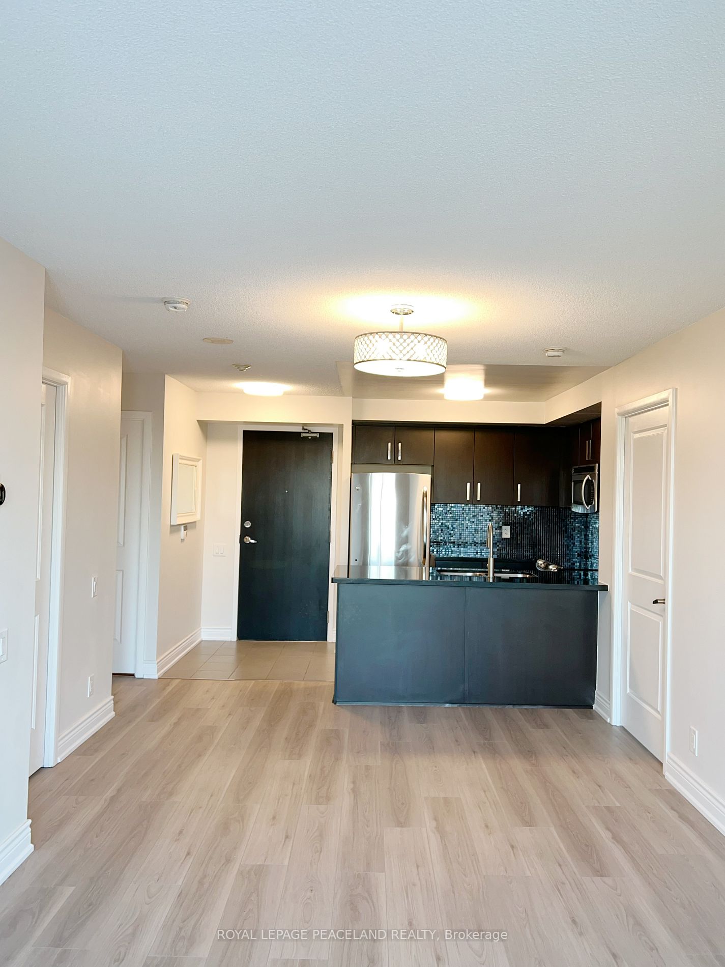 17 Anndale Dr, #808