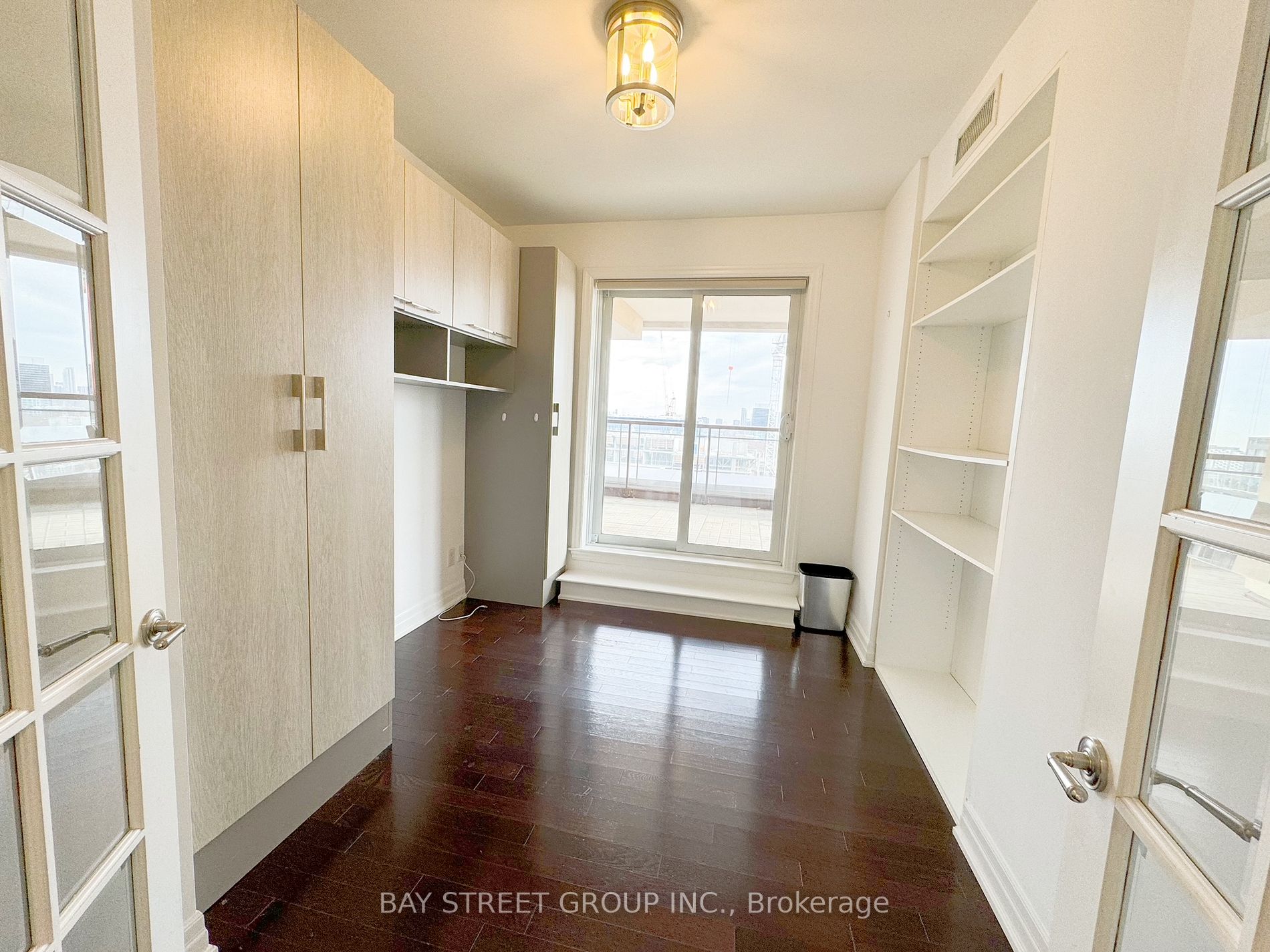 23 Rean Dr, #705