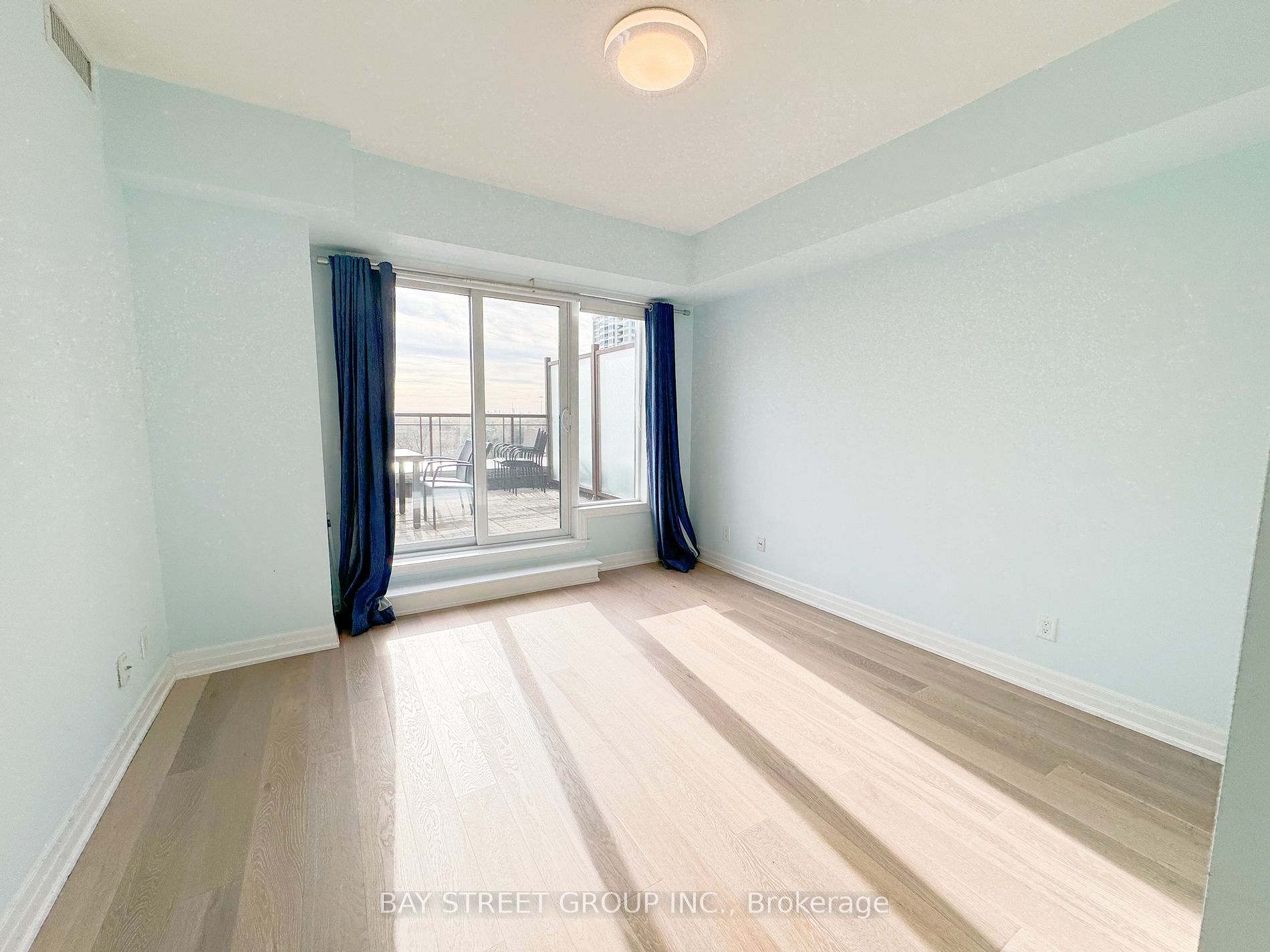 23 Rean Dr, #705