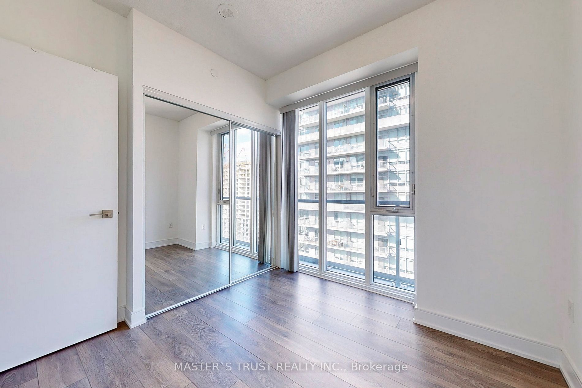 89 Mcgill St, #2405