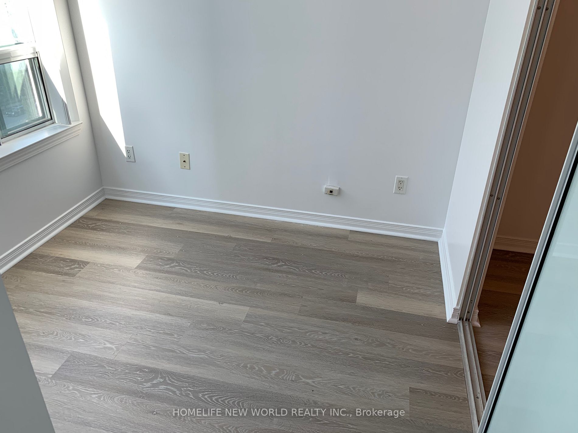 28 Harrison Garden Blvd, #910