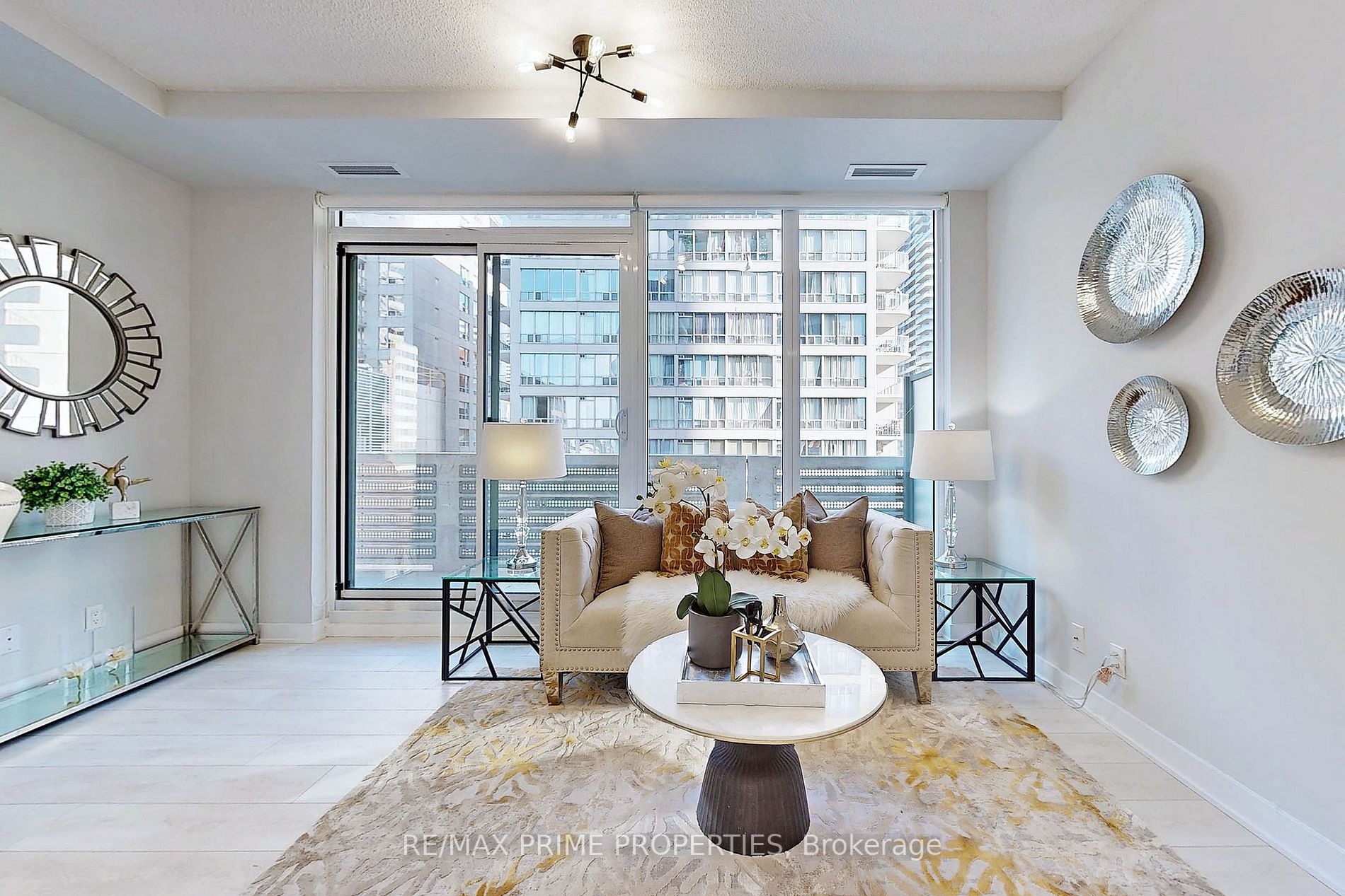 2221 Yonge St, #602