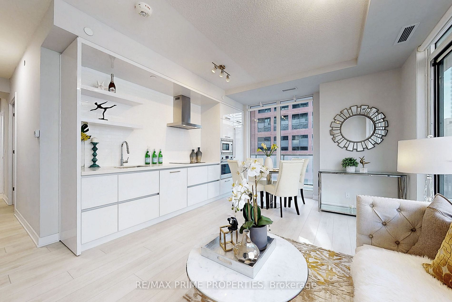 2221 Yonge St, #602
