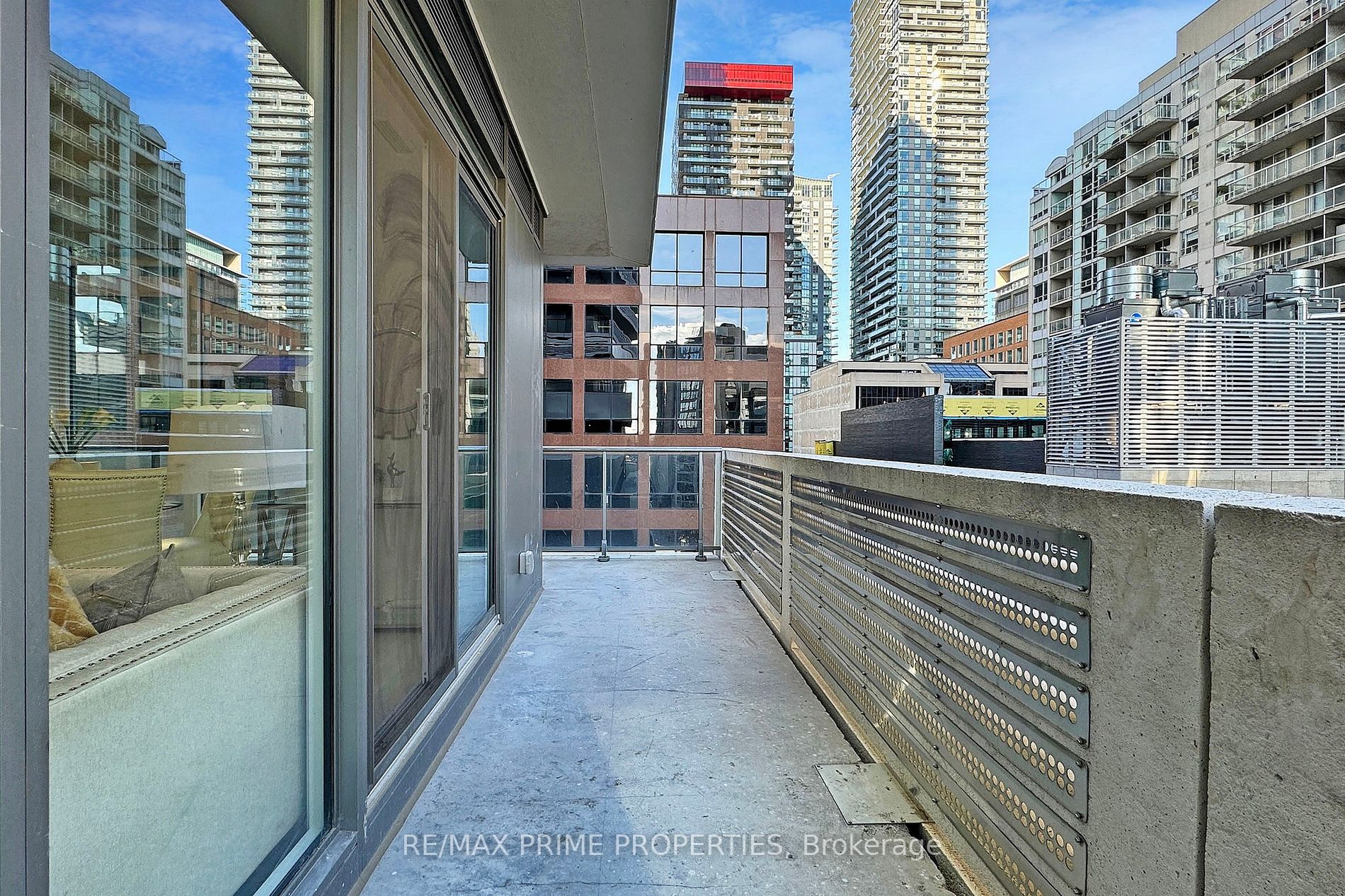 2221 Yonge St, #602