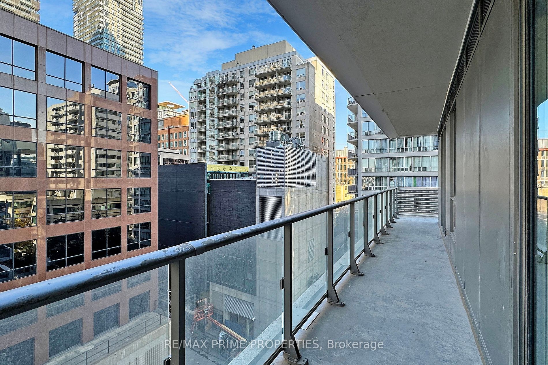 2221 Yonge St, #602