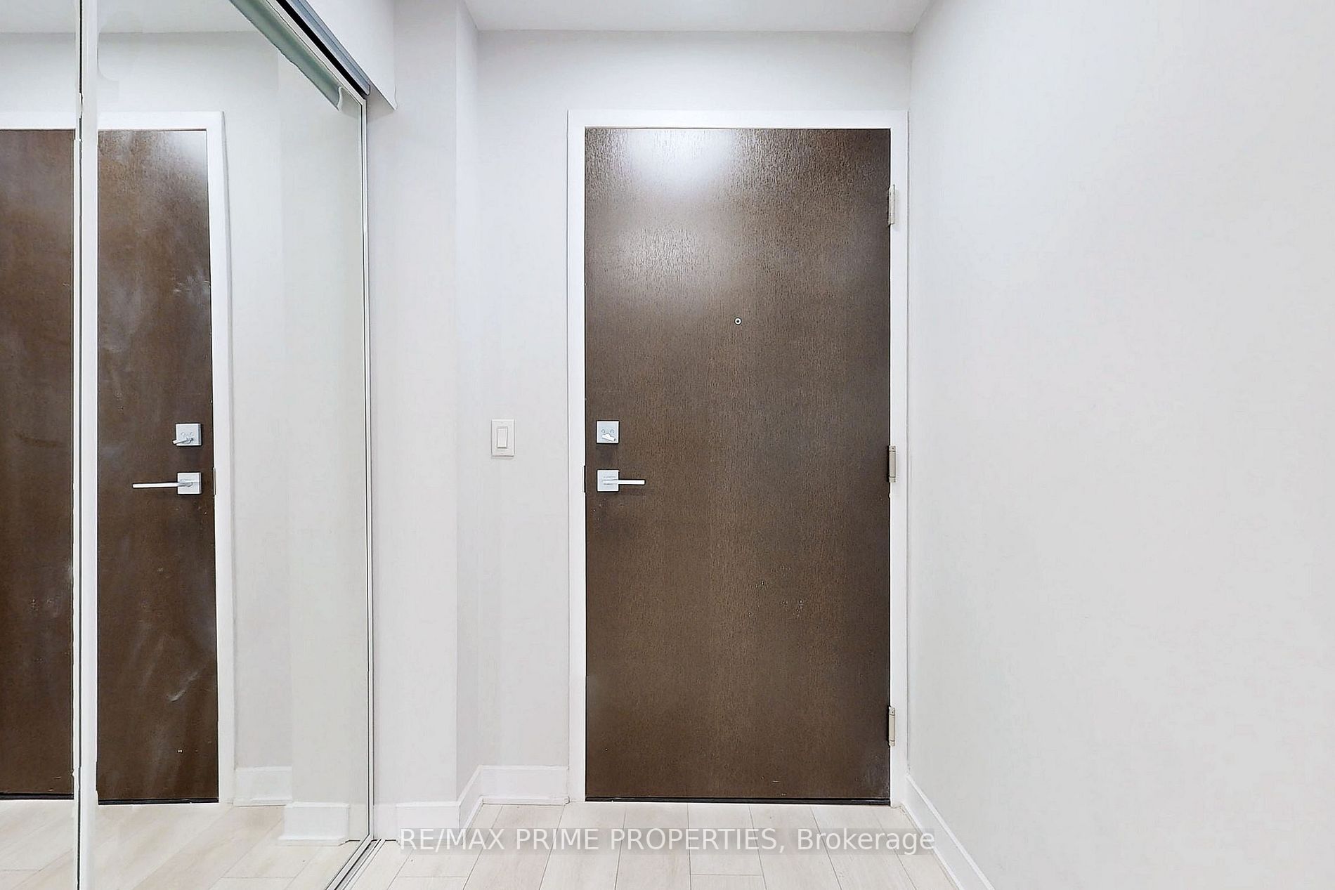 2221 Yonge St, #602